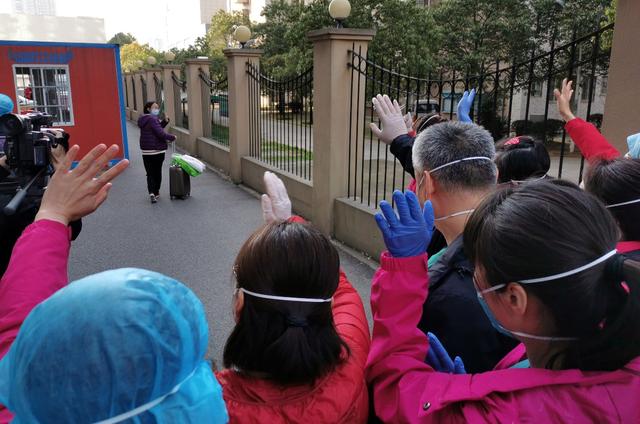 北京医疗队病区产妇出院