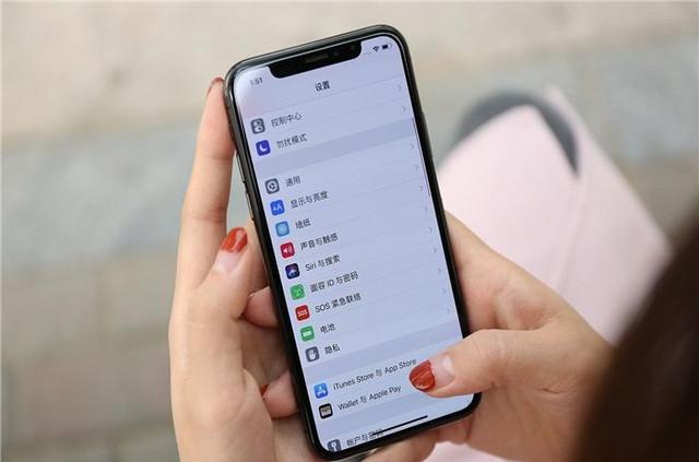 iPhone8是非全面屏手机,三年后还依然流畅,难怪它这么畅销!