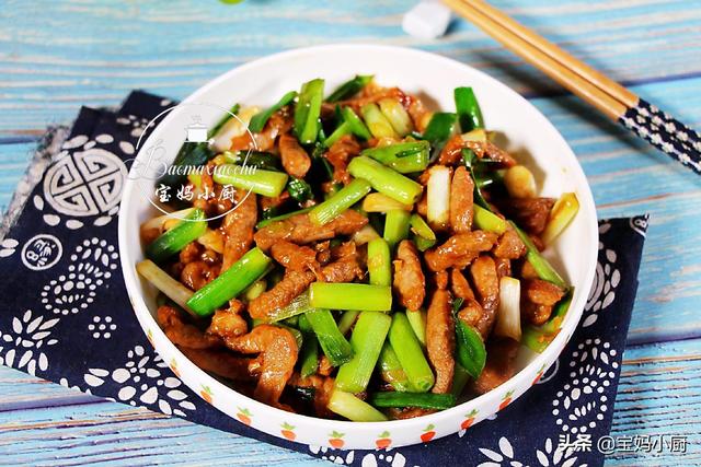 炒瘦肉,怎样才能嫩又滑?每次我都用这个方法,我家儿子吃着迷