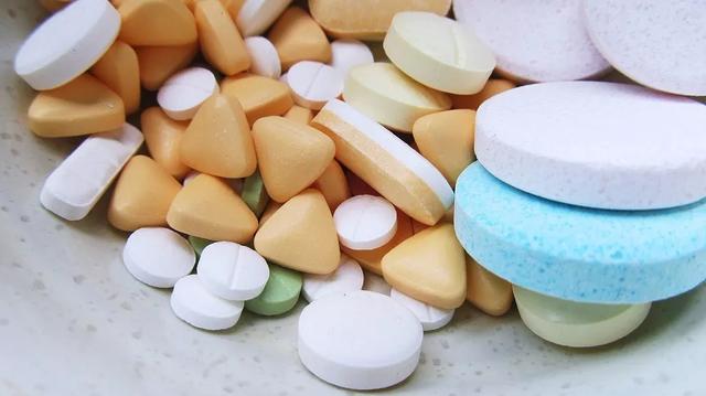 胃一痛就吃药?当心踩中用药“雷区”,拖成胃出血、老胃病