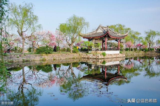 春天里,摄影怎么拍摄绿柳红花、宁静的田园风景?你有什么思路?