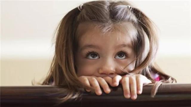 如何让胆小孩子变勇敢,几个小妙招教给你!让孩子自信又阳光!