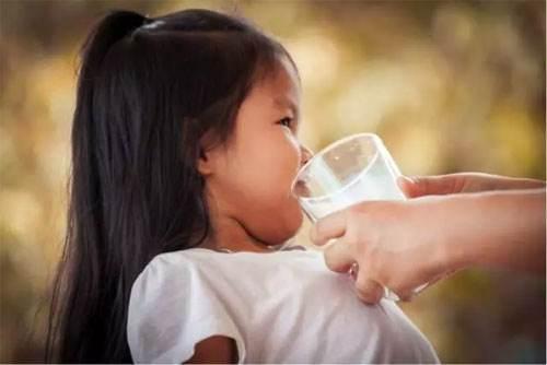 辟谣|春季常喝蜂蜜水可以增强免疫力、抗肿瘤?传言并不可信