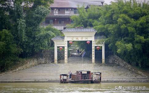 中国唯一在水上的古镇, 至今不通车、不修桥, 只有坐船才能到达！