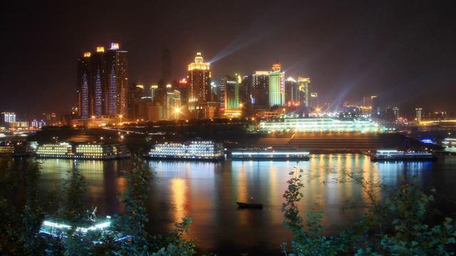 我国“值得一游”的2座城市,美景和美食兼备,人们去了还想去!
