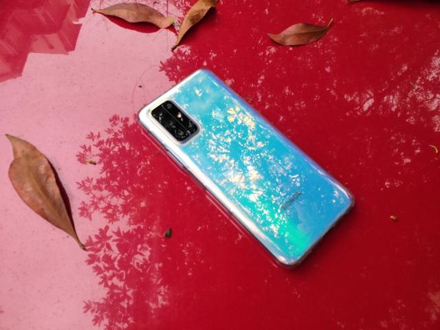 荣耀30S靠颜值再攀巅峰?对比过气旗舰机OPPO R17 Pro,旗鼓相当
