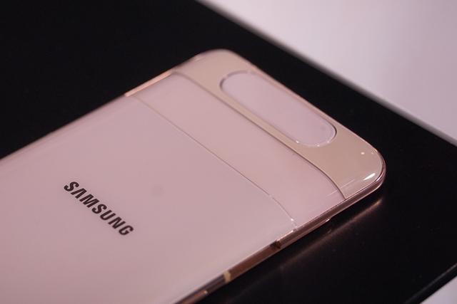 三星更胜一筹,降1500+128G+真全面屏+旋转三摄+8G,再见iPhone7