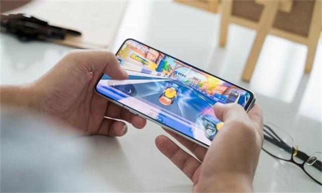 三星更胜一筹,降1500+128G+真全面屏+旋转三摄+8G,再见iPhone7