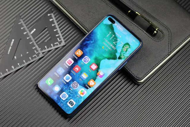 OPPO终于出手了,骁龙765G+120Hz+20倍变焦,仅2499元!