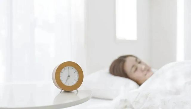睡眠是人间第一大补:早不起灭阳气 ,晚不睡耗阳气!