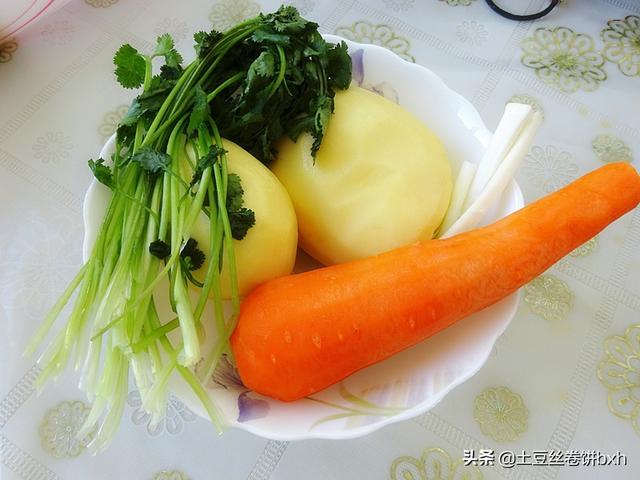 晚餐没食欲,随手就做了它,没想到自己就吃了一大盘,太香!