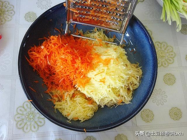 晚餐没食欲,随手就做了它,没想到自己就吃了一大盘,太香!