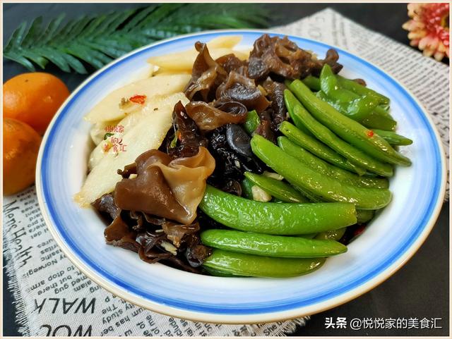 炒黑木耳时,为什么总会爆油?那是下锅前少了这1步,会的是高手