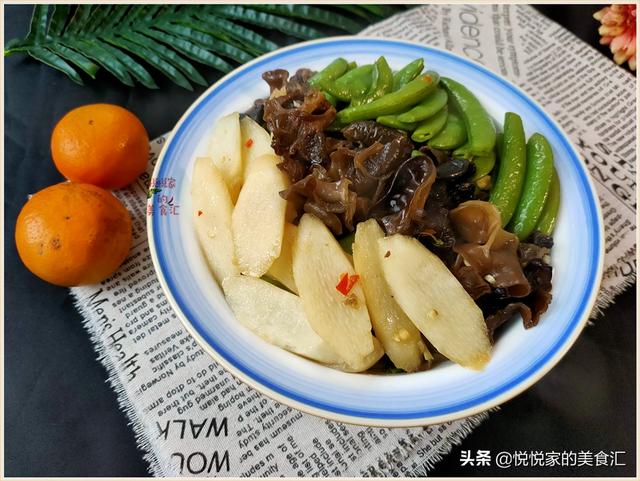 炒黑木耳时,为什么总会爆油?那是下锅前少了这1步,会的是高手