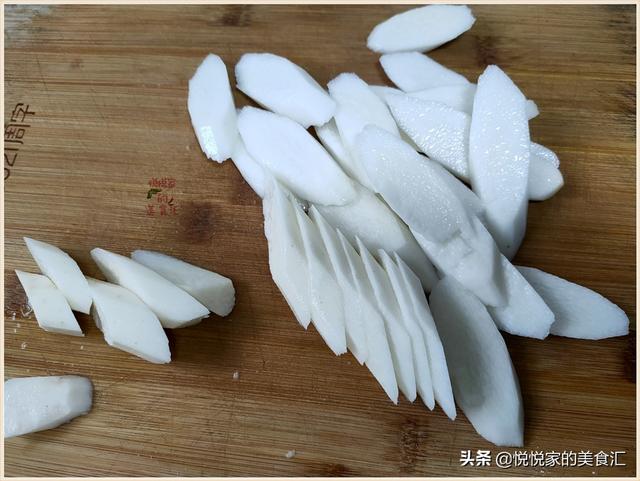 炒黑木耳时,为什么总会爆油?那是下锅前少了这1步,会的是高手