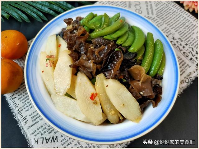 炒黑木耳时,为什么总会爆油?那是下锅前少了这1步,会的是高手