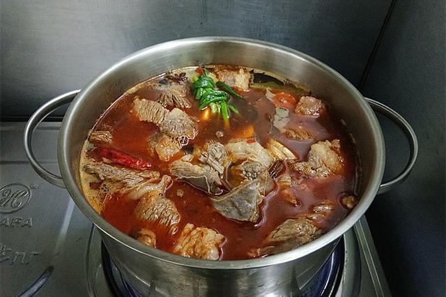 土豆烩牛肉,学会这几招,牛肉软烂不塞牙,土豆香糯,解馋下饭