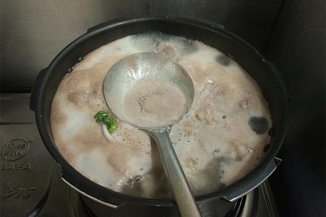 土豆烩牛肉,学会这几招,牛肉软烂不塞牙,土豆香糯,解馋下饭