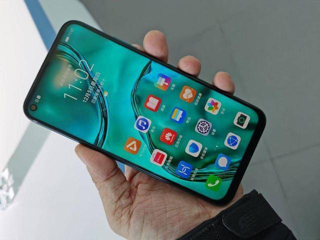 vivo前来搅局,良心价+4500mAh+4800万三摄+256G,比华为少800