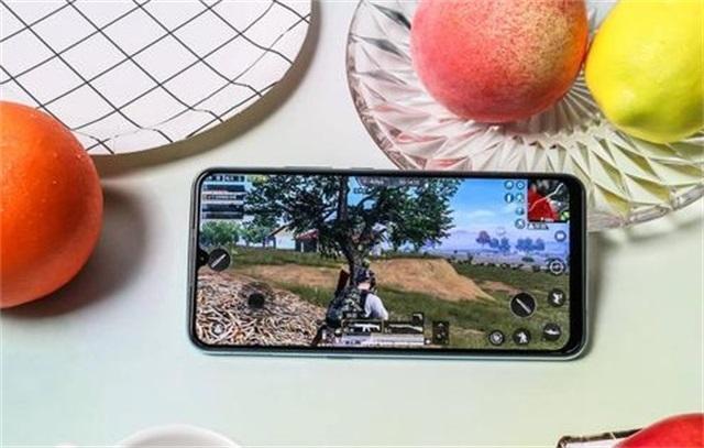 vivo前来搅局,良心价+4500mAh+4800万三摄+256G,比华为少800