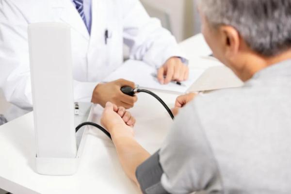 血压高一次就可以诊断成高血压么？那要看是不是这三种情况