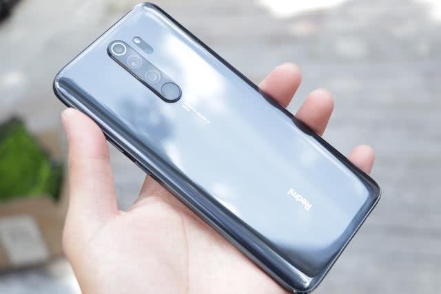 红米小金刚清仓,64GB跌至1199,还有4500mAh+18W!