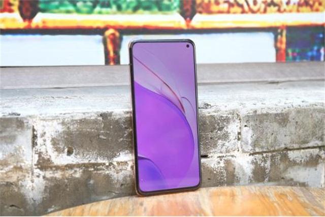 oppo诚意出手,5G良心价+6400万四摄+120Hz+4200mAh,比vivo少800