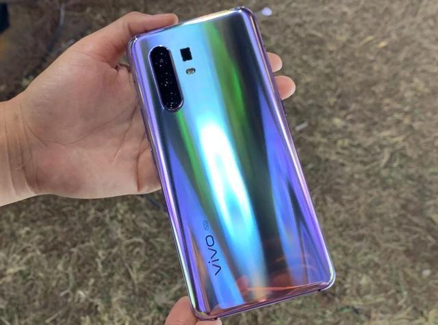 oppo诚意出手,5G良心价+6400万四摄+120Hz+4200mAh,比vivo少800