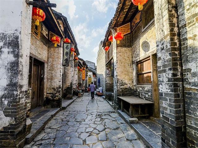 适合情侣旅游的四个古镇,风景美丽消费不贵,男同胞们看过来!