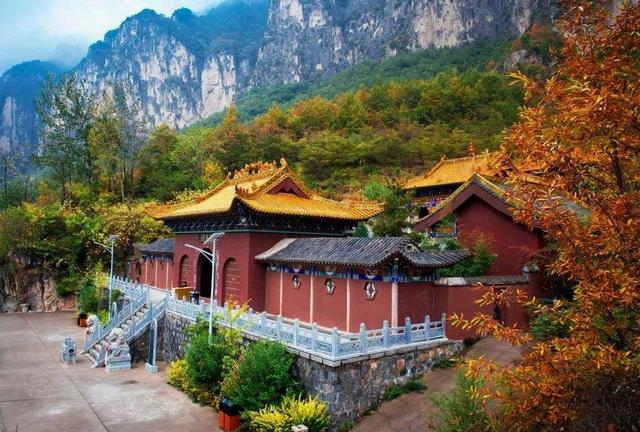 太行山大峡谷是避暑胜地,高山小溪,是盛夏出游的好地方