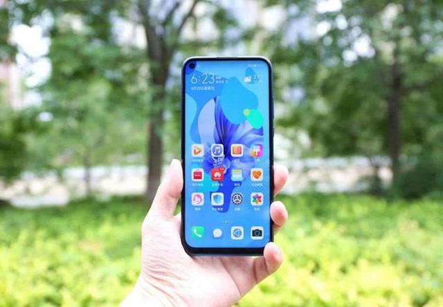 华为彻底爆发,麒麟810+4800万四摄+20W,8+128真香千元机