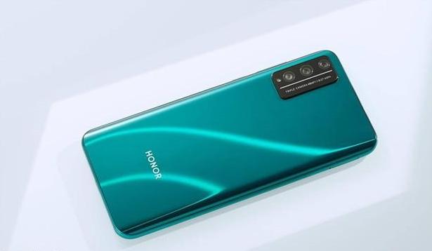 价格相差300元!同样是6GB+128GB+4800万三摄,哪款更值得入手