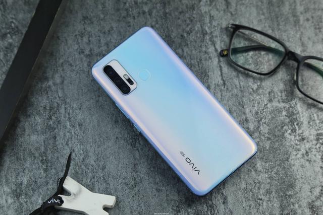 中端5G手机竞争开启,这四台站稳2000元价位