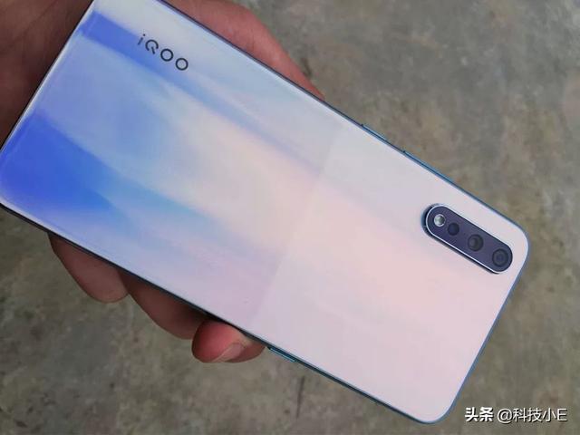 vivo清仓4G手机,跑分50万+8GB运存+UFS3.0+大电池,跌至2198元