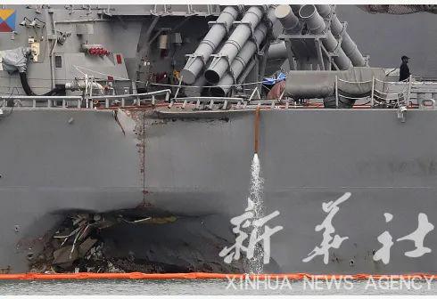 图为2017年8月22日,在新加坡樟宜海军基地码头拍摄的美国海军“约翰·S·麦凯恩”号导弹驱逐舰局部放大图