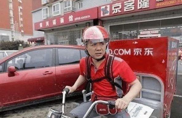 第一个京东快递的员工,刘强东承诺干满五年就买房子,现状如何?