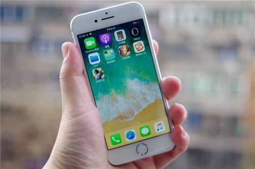 当年的iPhone 8卖那么贵?现在全新iPhone SE到底香不香