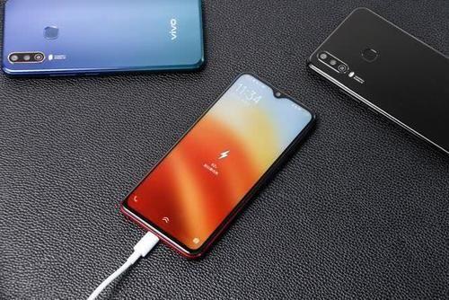 三款799元的备用机,5000毫安骁龙665人脸三摄,网友:选vivo