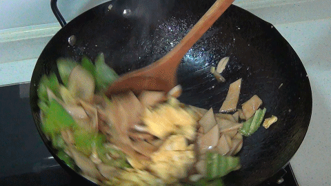 杏鲍菇这样做最好吃,春季多吃好处多,鲜香滑嫩,全家大小都爱吃