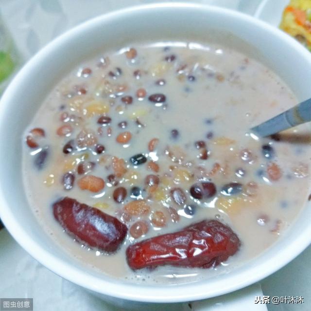 红豆薏米粥——谷雨前后,气候变幻不定,快为父母熬上一碗粥吧
