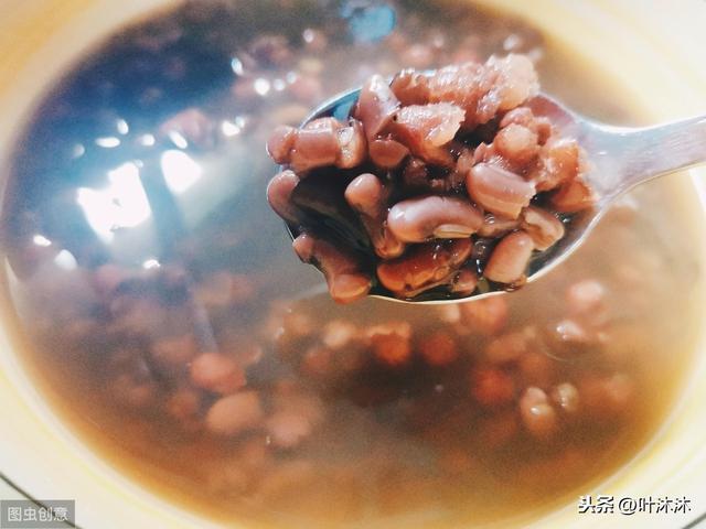 红豆薏米粥——谷雨前后,气候变幻不定,快为父母熬上一碗粥吧