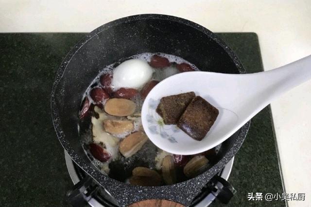 吃一碗当归、红枣、鸡蛋,红糖水,补气补血还补肾