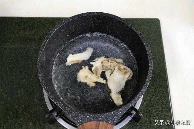 吃一碗当归、红枣、鸡蛋,红糖水,补气补血还补肾