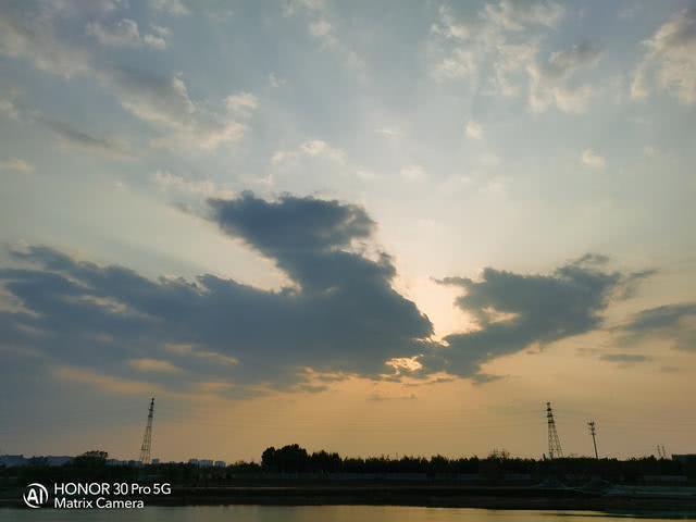 很多旗舰手机都没有的功能,荣耀在2999元价位给安排上了
