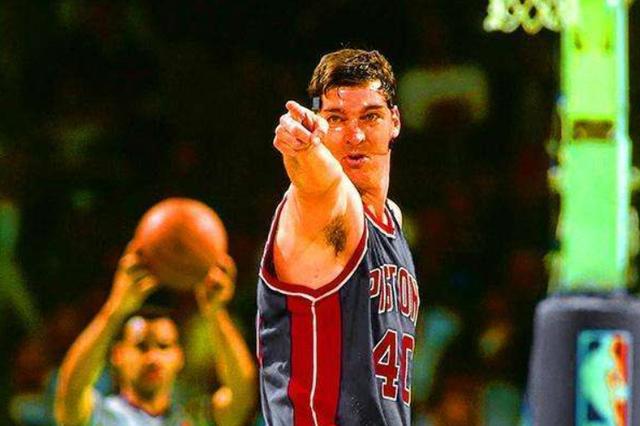 这些球员来NBA绝对不是为了赚钱的,家里不是有石油,就是有矿