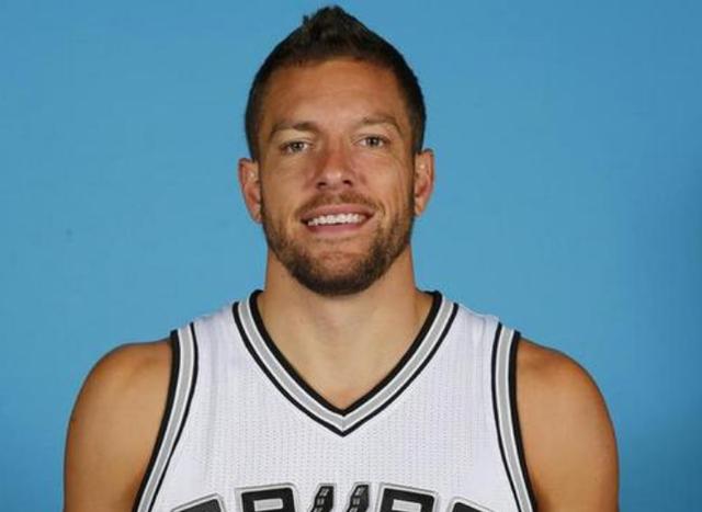 这些球员来NBA绝对不是为了赚钱的,家里不是有石油,就是有矿