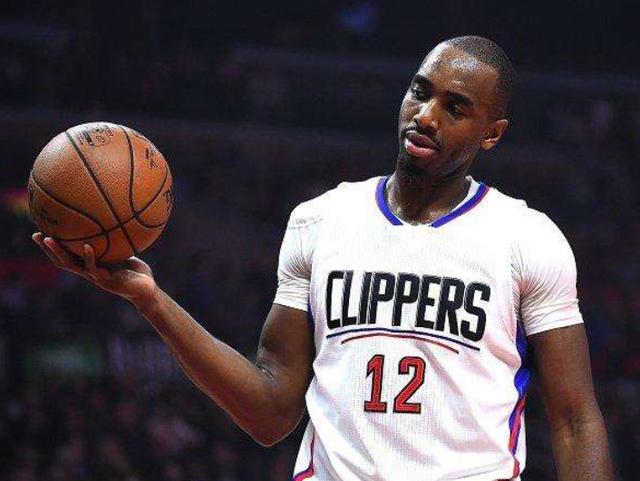 这些球员来NBA绝对不是为了赚钱的,家里不是有石油,就是有矿