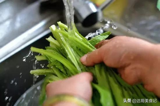 油麦菜,这8种做法,那款不是美味佳肴?大家都小瞧它了!