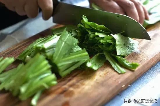 油麦菜,这8种做法,那款不是美味佳肴?大家都小瞧它了!