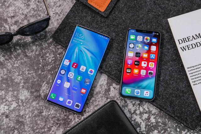 iPhone 11 Pro的刘海屏 VS NEX 3S的瀑布屏,全面屏时代的对决